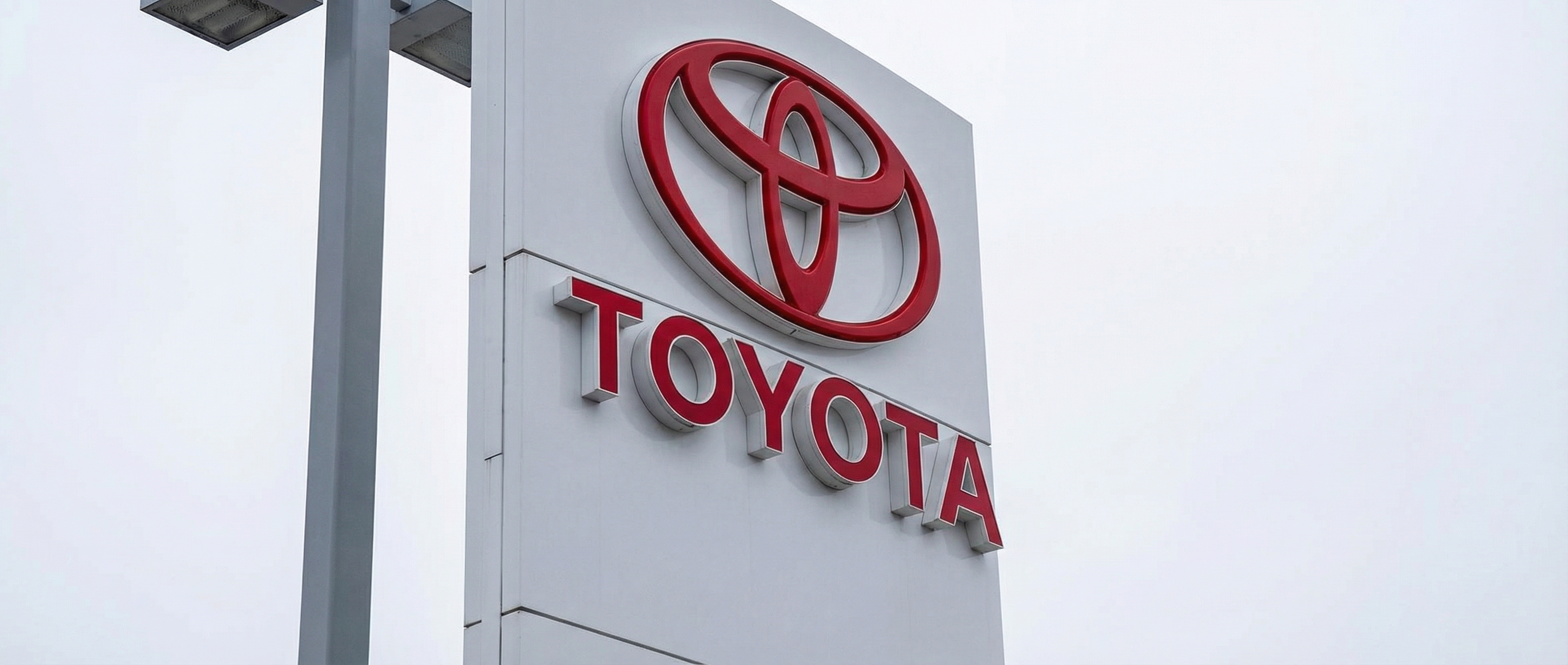 تويوتا تستدعي أكثر من مليون سيارة عالمياً بسبب عيوب السلامة